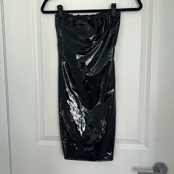 PrettyLittleThing - Shape Black Vinyl Bandeau Bodycon Dress - size 6 US - Picture 2 of 6